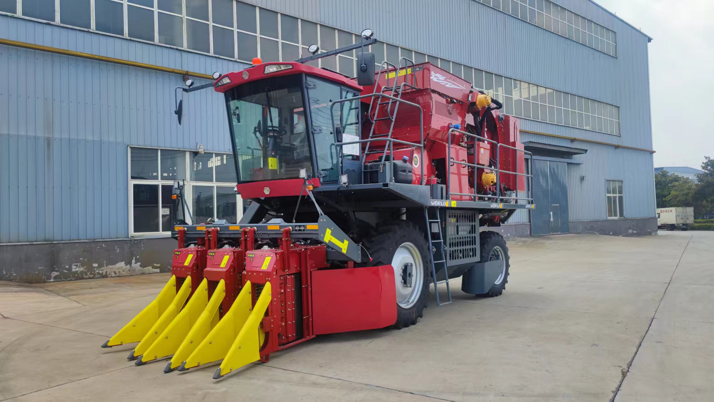 3-х рядный хлопкоуборочный комбайн (5)